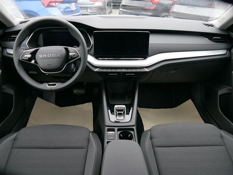 Neu Skoda Octavia Selection 150 PS (110 kW) 2026 Velvetrot metallic Kombi