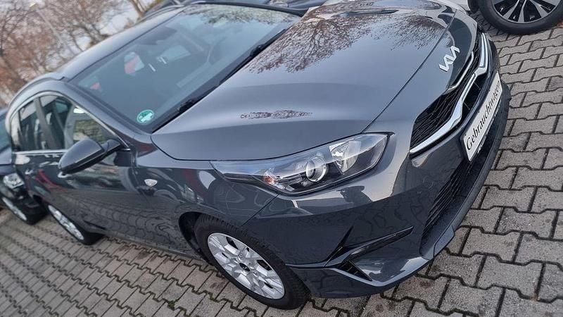 Grau Gebraucht 2022 Kia Ceed Sportswagon Vision Kombi | 14.998 € (Guter Preis) - Bild 1/4