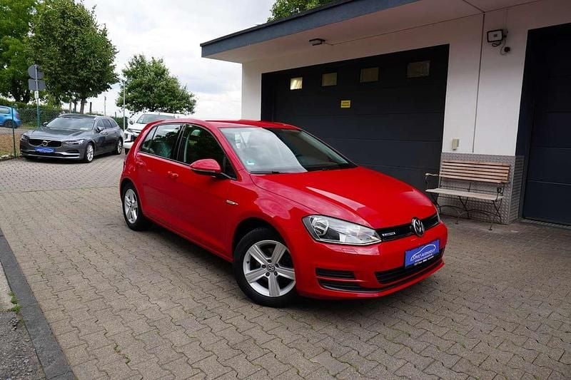 Tornadorot Gebraucht 2014 VW Golf VII Comfortline Limousine | 8.999 € (Superpreis) - Bild 1/4