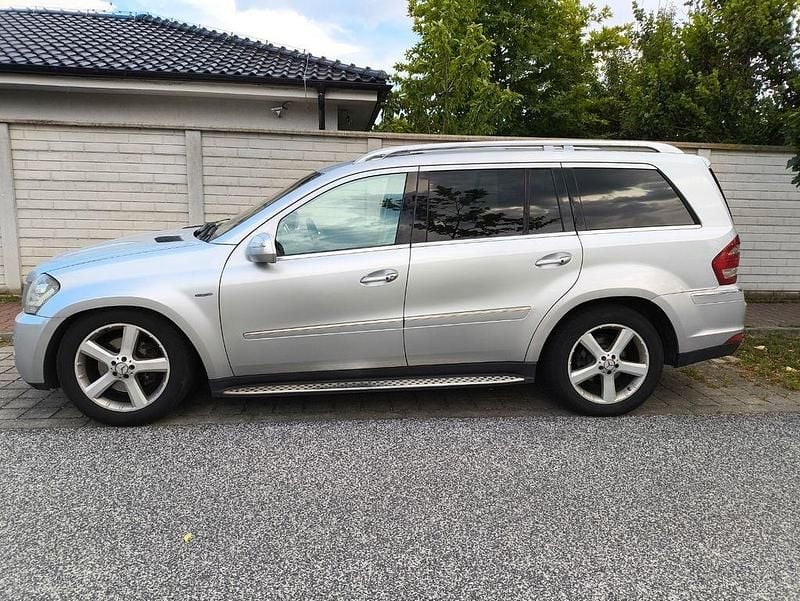 Grau Gebraucht 2010 Mercedes GL350 SUV | 9.750 € (Fairer Preis) - Bild 1/4