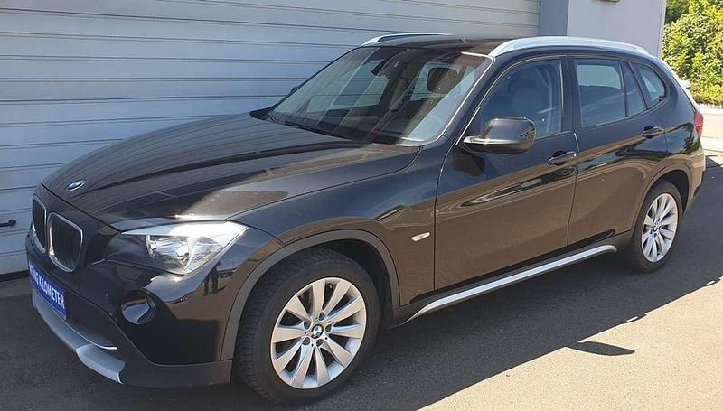 Saphirschwarz Gebraucht 2012 BMW X1 SUV | 12.990 € (Etwas zu teuer) - Bild 1/3