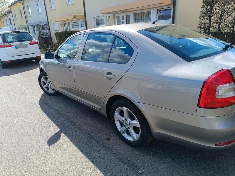 Gebraucht Skoda Octavia 122 PS (89 kW) 2012 Gelb Limousine