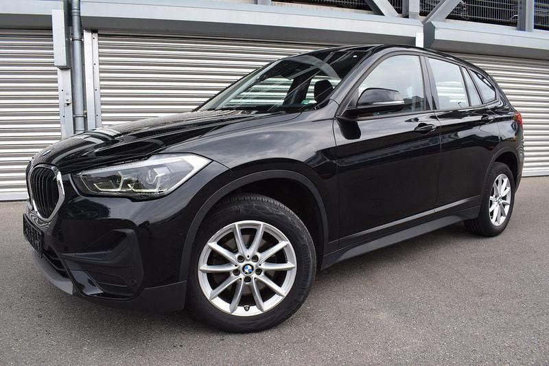 Schwarz Gebraucht 2022 BMW X1 Sport Line SUV | 19.900 € (Superpreis) - Bild 1/4