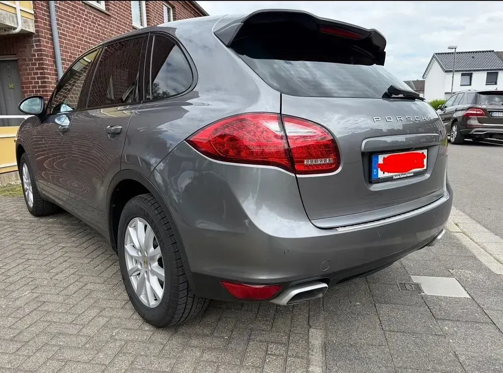 Gebraucht Porsche Cayenne 245 PS (180 kW) 2012 Grau SUV
