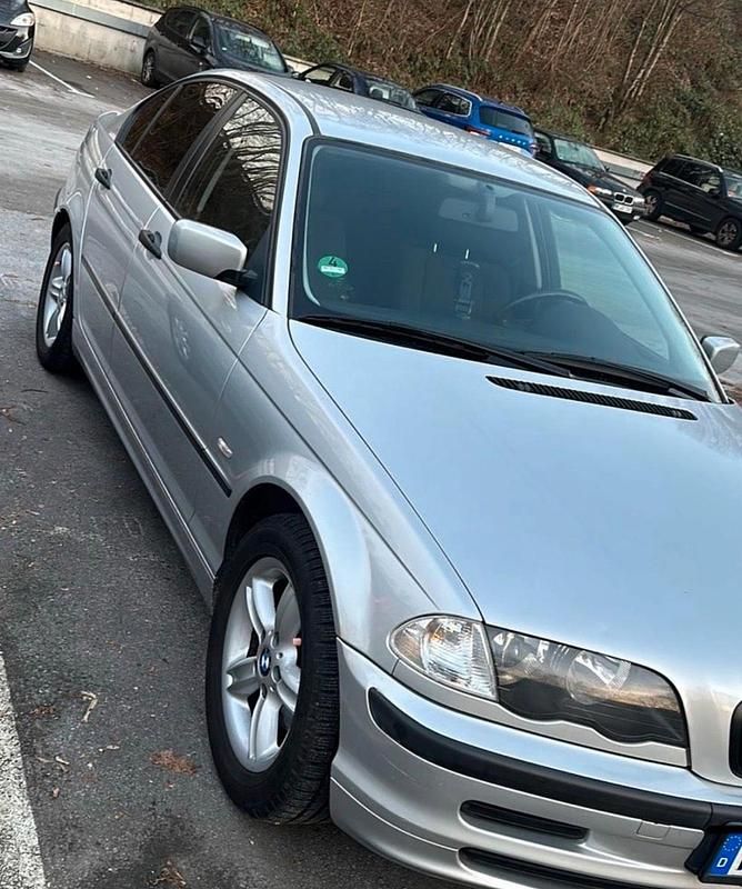 Silber Gebraucht 2001 BMW 316 Limousine | 3.500 € - Bild 1/4