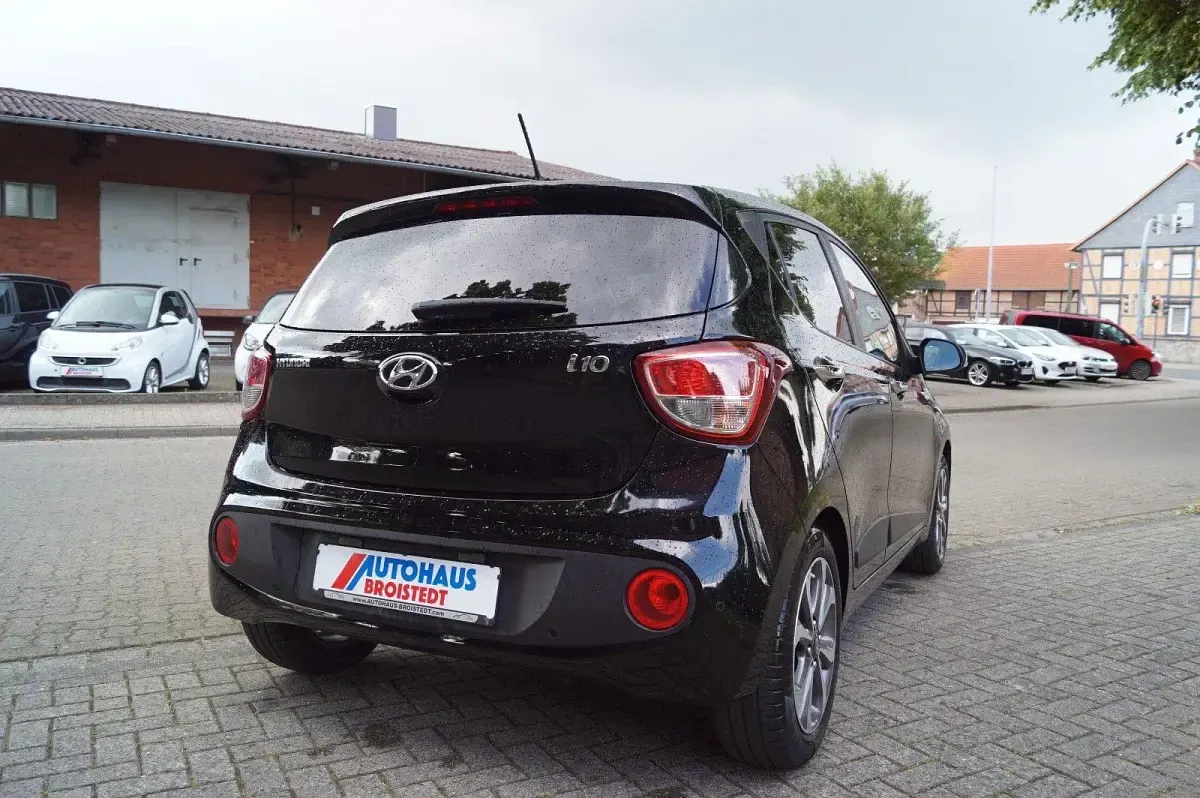 Gebraucht Hyundai i10 Style 87 PS (63 kW) 2019 Schwarz Kleinwagen