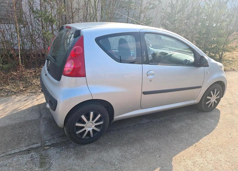 Gebraucht Peugeot 107 68 PS (50 kW) 2008 Kleinwagen