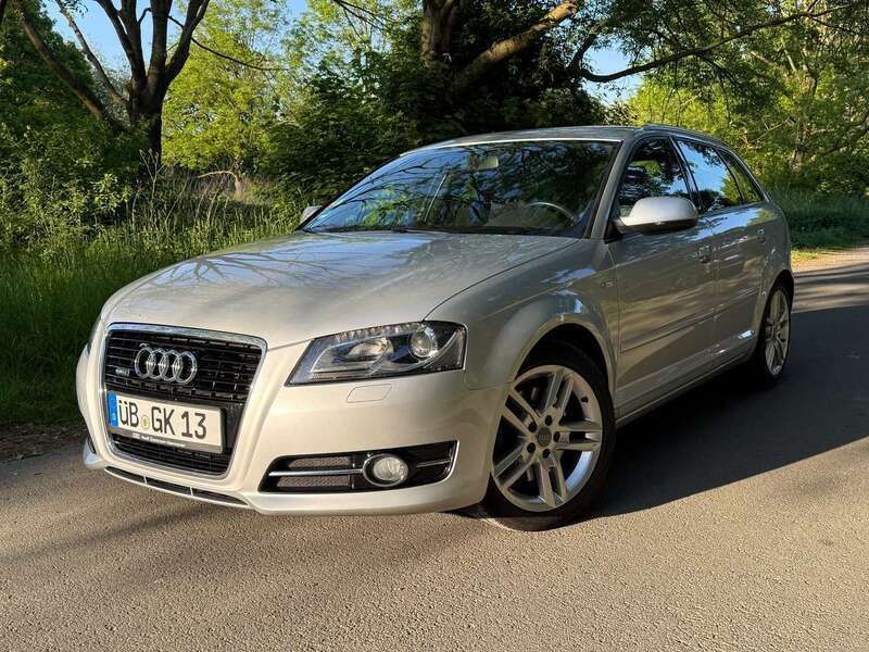 Silber Gebraucht 2012 Audi A3 Sportback S-Line Kombi | 5.999 € (Superpreis) - Bild 1/4