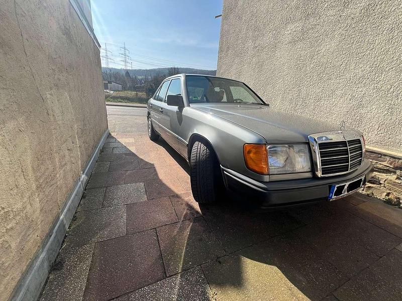 Gebraucht 1988 Mercedes E260 Limousine | 2.500 € - Bild 1/4