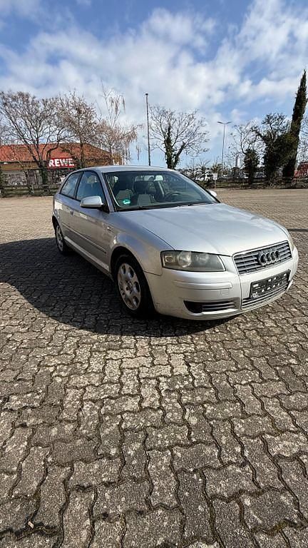 Gebraucht Audi A3 Ambiente 105 PS (77 kW) 2004 Silber Kleinwagen
