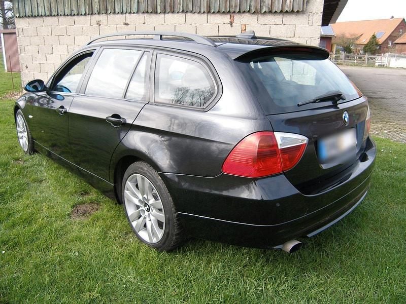Używany BMW 320 150 KM (110 kW) 2006 Czarny Kombi