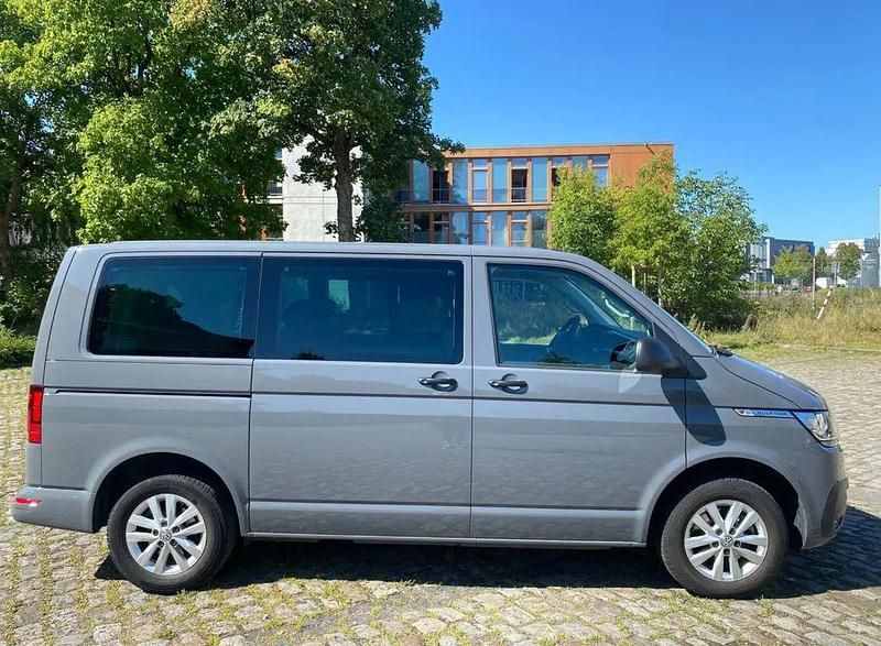 Gebraucht VW Multivan Family 150 PS (110 kW) 2021 Grau Van