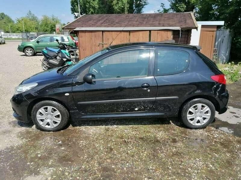 Gebraucht Peugeot 206+ Basis 68 PS (50 kW) 2010 Schwarz Kleinwagen