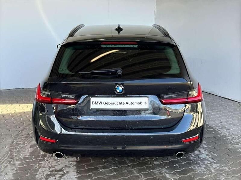 Gebraucht BMW 318 Advantage 150 PS (110 kW) 2022 Black sapphire metallic Kombi