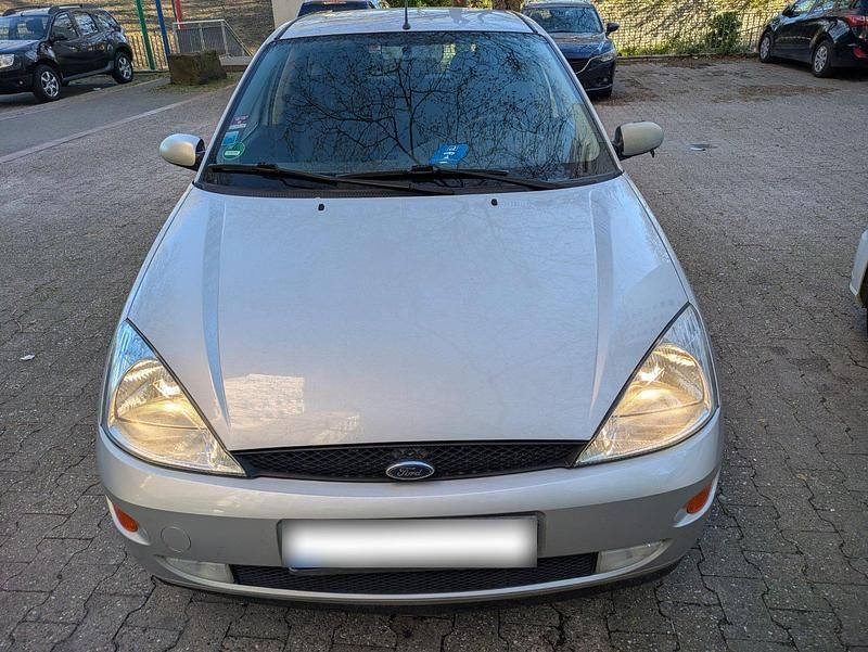 Second-hand Ford Focus 115 CP (84 kW) 2001 Argintiu Berlinǎ