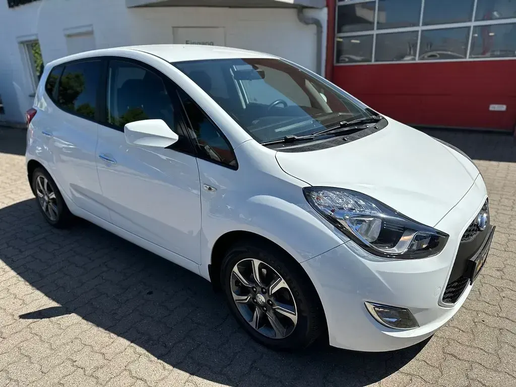 Gebraucht Hyundai ix20 Space 125 PS (91 kW) 2019 Weiß Kleinwagen