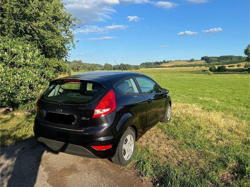 Gebraucht Ford Fiesta Trend 82 PS (60 kW) 2010 Schwarz Kleinwagen