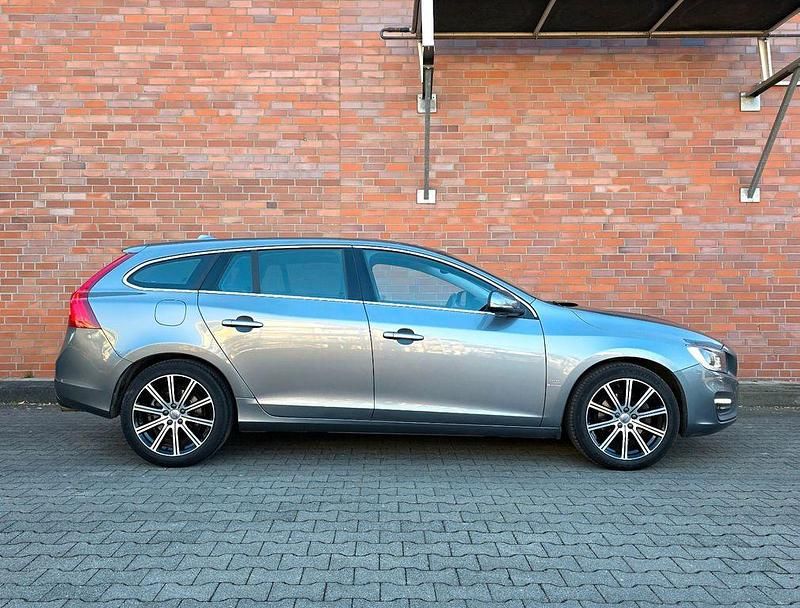 Gebraucht Volvo V60 152 PS (111 kW) 2018 Grau Kombi