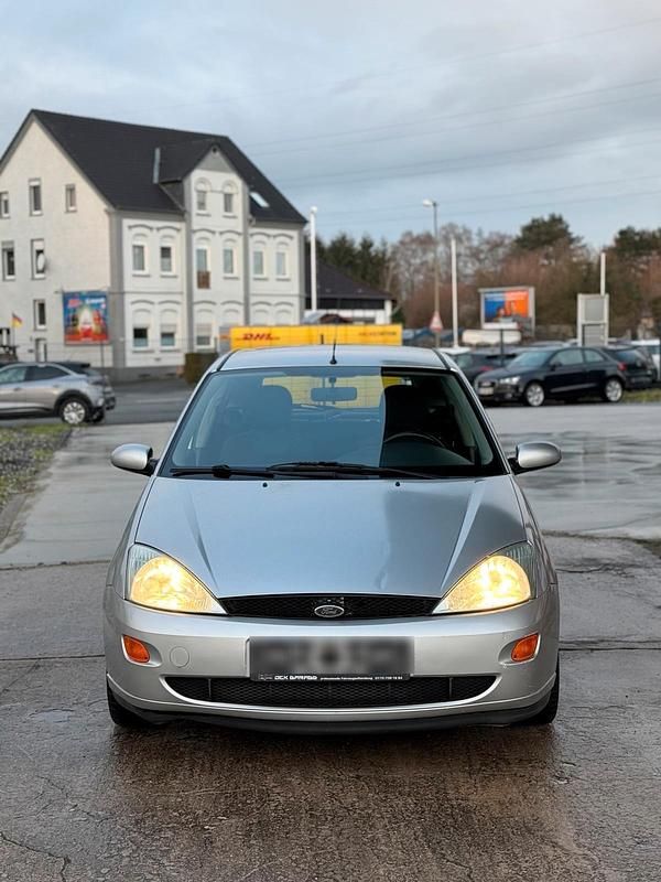 Gebraucht Ford Focus 100 PS (73 kW) 2001 Silber Kleinwagen