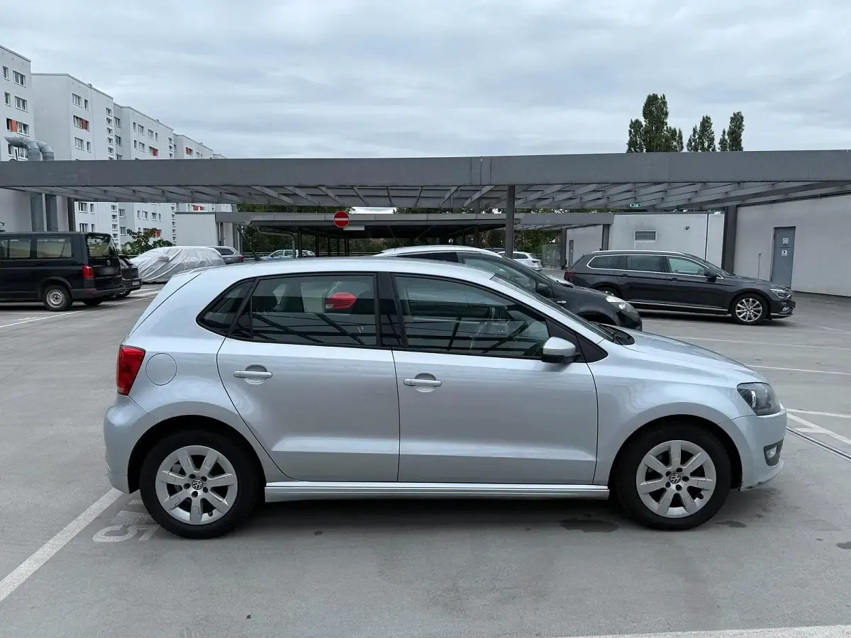 Gebraucht VW Polo 75 PS (55 kW) 2012 Grau Kleinwagen