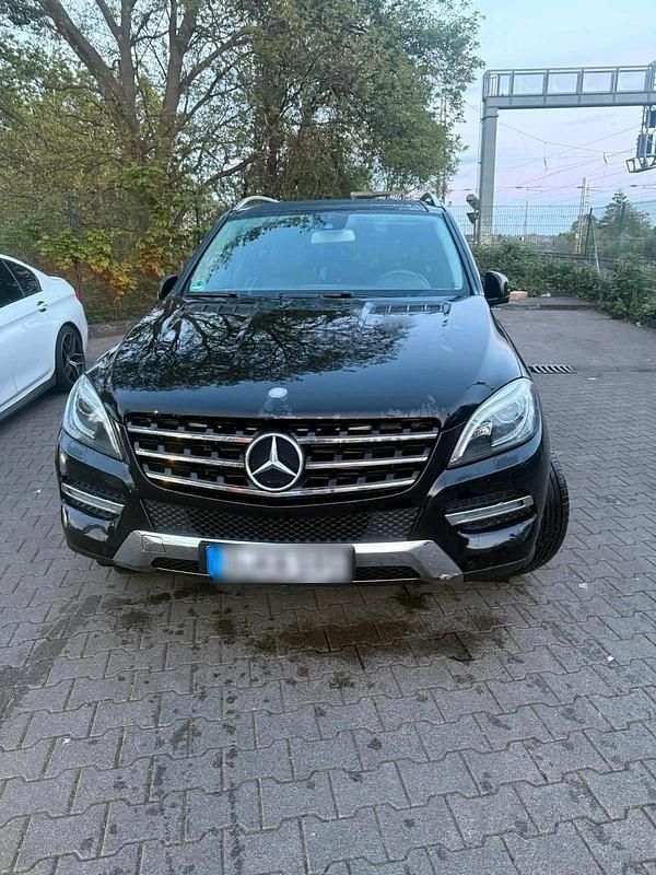 Schwarz Gebraucht 2013 Mercedes ML350 SUV | 14.800 € (Fairer Preis) - Bild 1/4