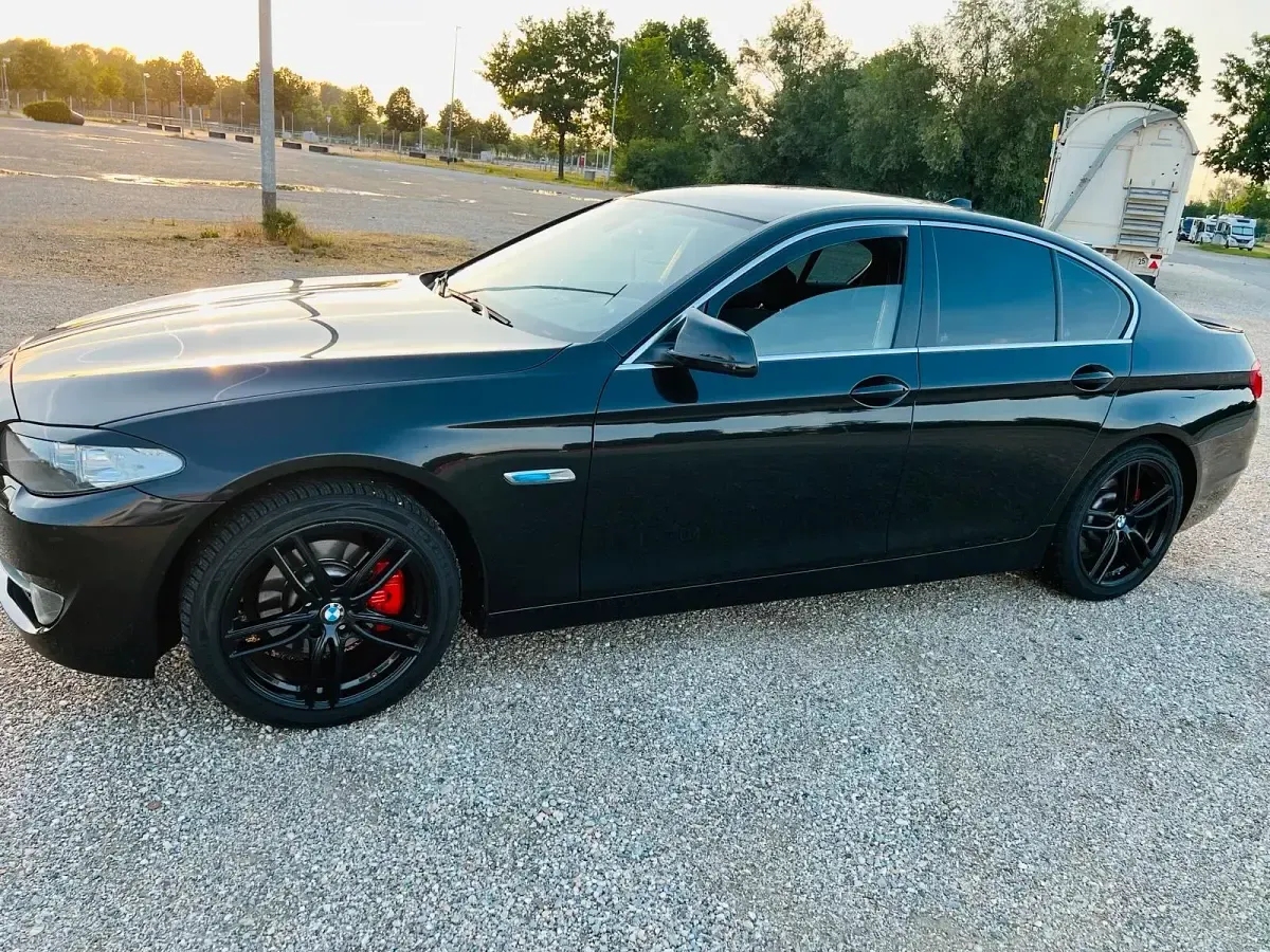 Gebraucht BMW 520 184 PS (135 kW) 2012 Schwarz Limousine