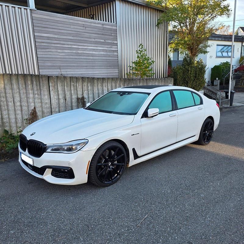 Weiß Gebraucht 2017 BMW 750L Shadowline Limousine | 26.800 € (Guter Preis) - Bild 1/4