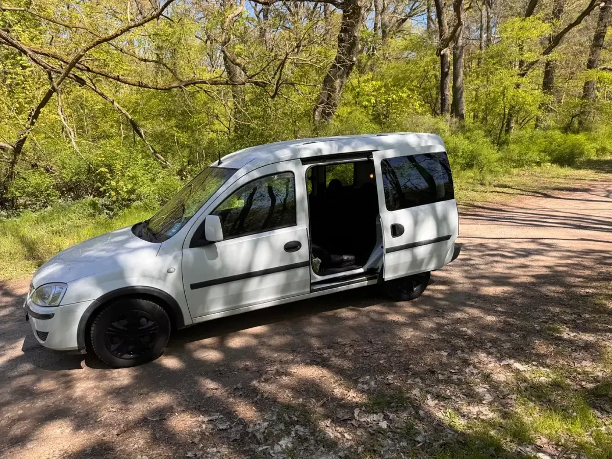 Usata Opel Combo 100 CV (73 kW) 2007 Bianco Monovolume