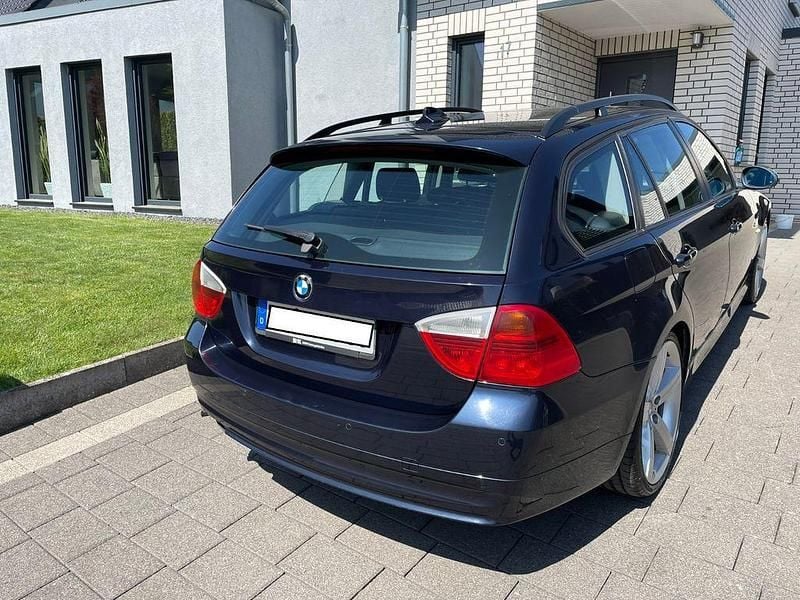Second-hand BMW 320 177 CP (130 kW) 2008 Albastru Break
