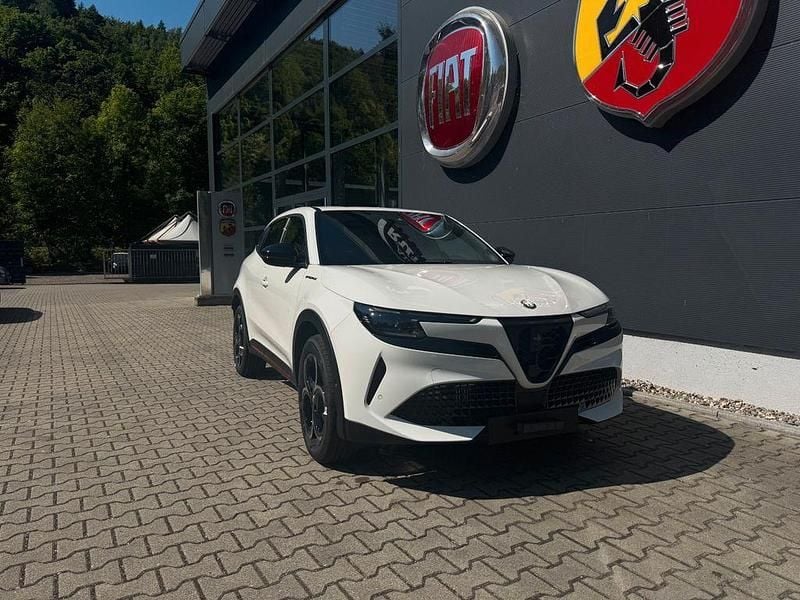 Neu Alfa Romeo GT Junior Edizione Speciale 136 PS (100 kW) 2025 Weiß SUV