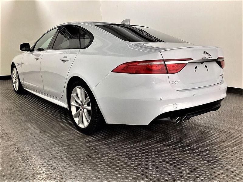 Gebraucht Jaguar XF R-Sport 179 PS (131 kW) 2016 Weiß Limousine
