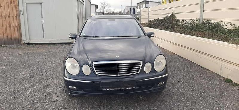 Gebraucht Mercedes E320 224 PS (164 kW) 2005 Smaragdschwarz  metalliclack Limousine