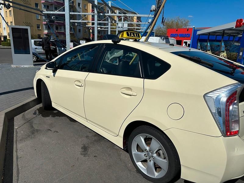 Gebraucht Toyota Prius 123 PS (90 kW) 2012 Andere farben Limousine