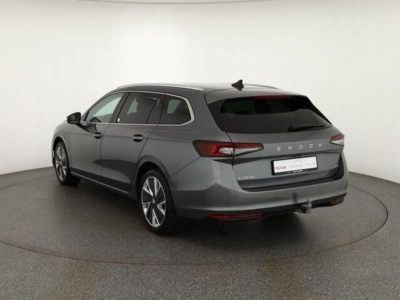 Gebraucht Skoda Superb 193 PS (141 kW) 2024 Grau Kombi