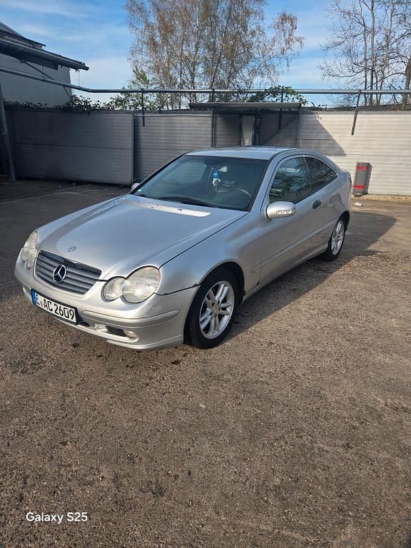 Gebraucht Mercedes C180 129 PS (94 kW) 2002 Silber Coupé