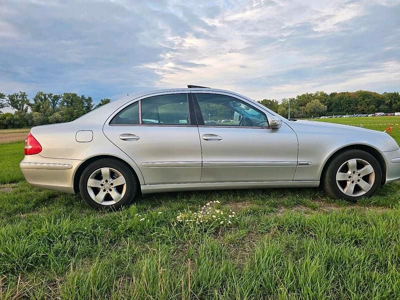 Gebraucht Mercedes E320 204 PS (150 kW) 2004 Silber Limousine