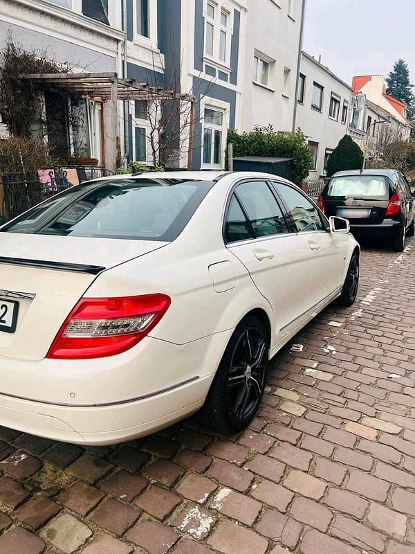 Gebraucht Mercedes C200 184 PS (135 kW) 2009 Weiß Limousine