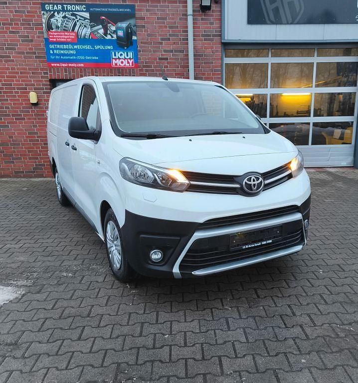 Gebraucht Toyota Proace 122 PS (89 kW) 2021 Weiß Van / Kleinbus