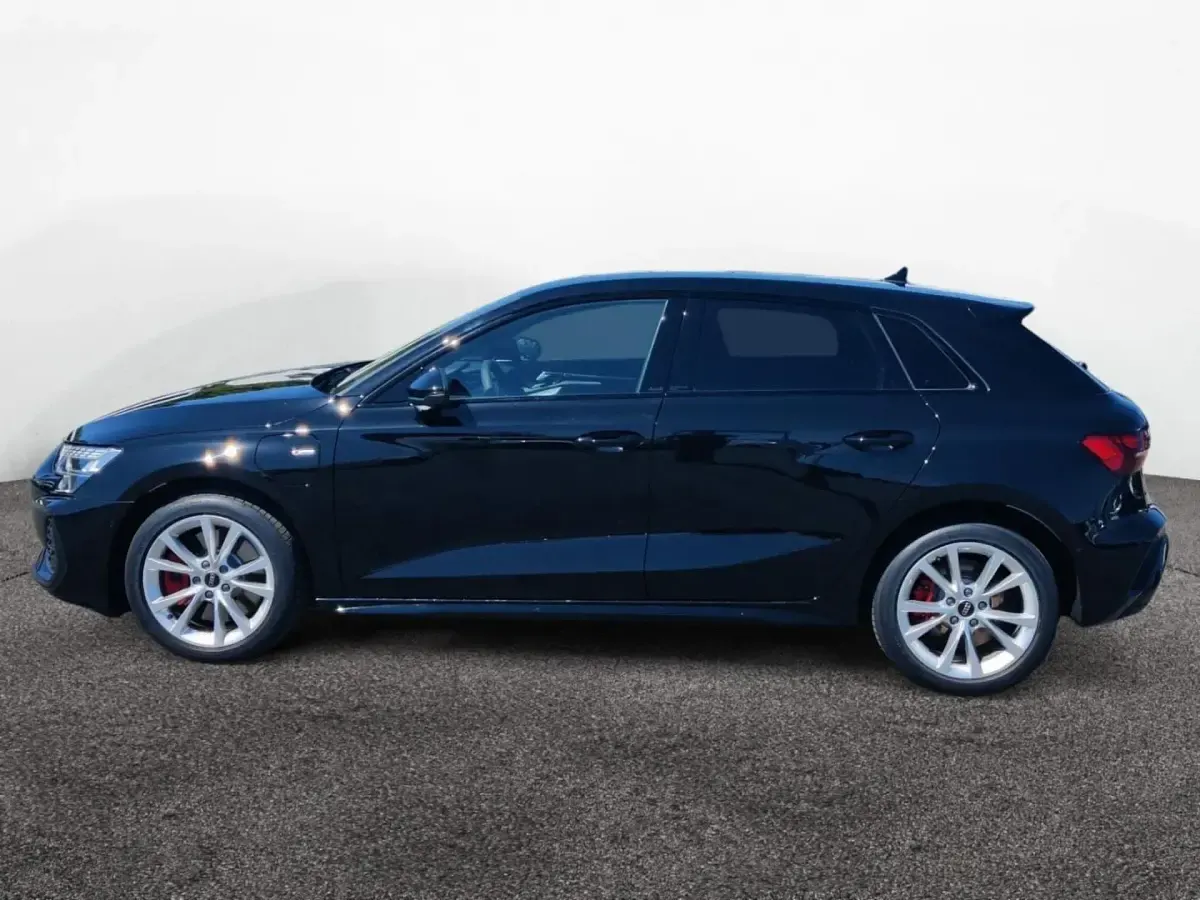 Gebraucht Audi A3 Sportback e-tron S-Line 272 PS (200 kW) 2026 Mythosschwarz metallic Kleinwagen