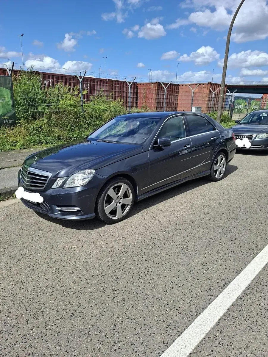 Gebraucht Mercedes E220 Avantgarde 170 PS (125 kW) 2012 Grau Limousine