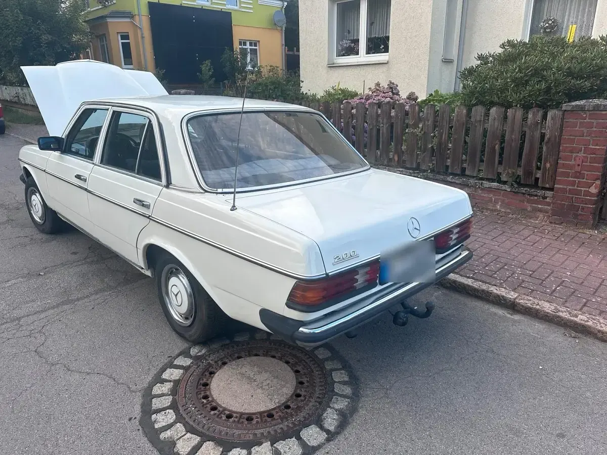 Gebraucht Mercedes 200 109 PS (80 kW) 1983 Weiß Limousine