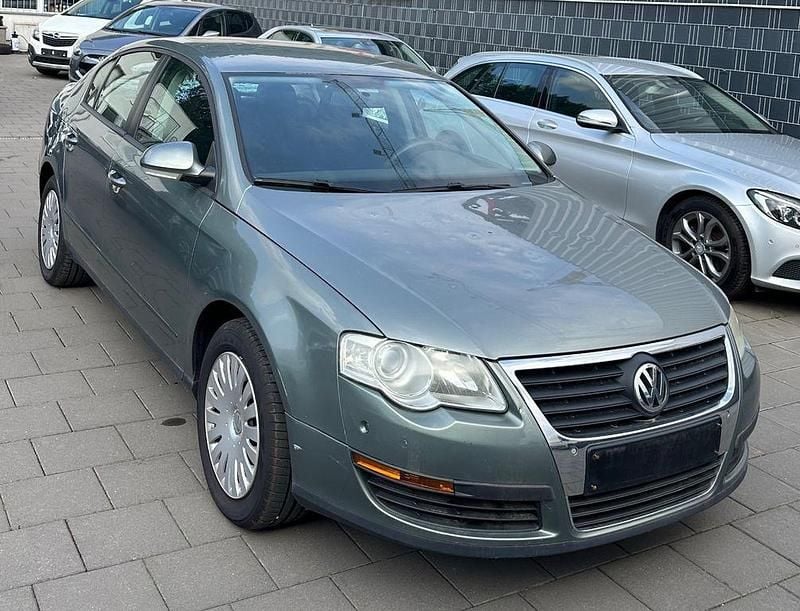 Grün Gebraucht 2008 VW Passat Trendline Limousine | 1.300 € (Superpreis) - Bild 1/4