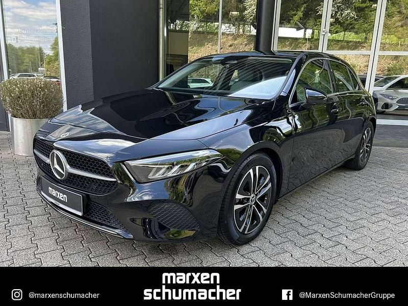 Gebraucht Mercedes A220 190 PS (139 kW) 2024 Lack kosmosschwarz Limousine