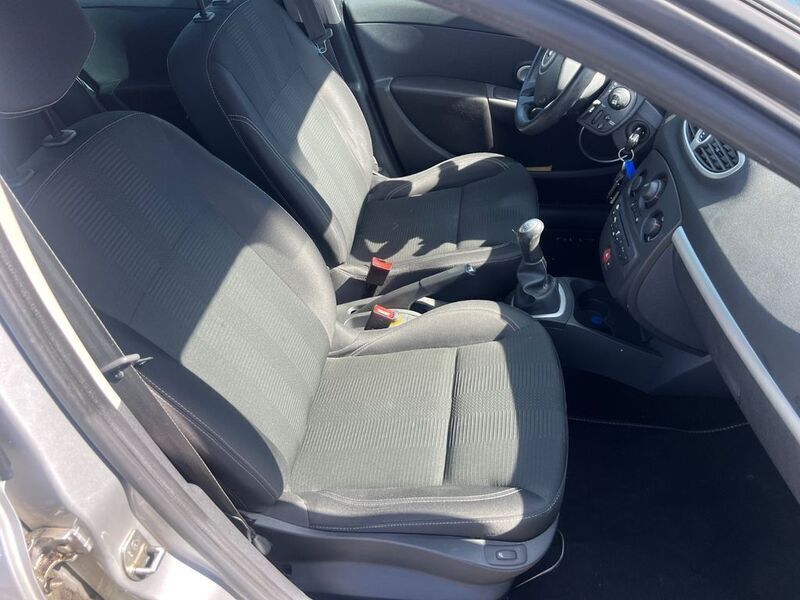 Gebraucht Renault Clio II Dynamique 101 PS (74 kW) 2010 Silber Limousine