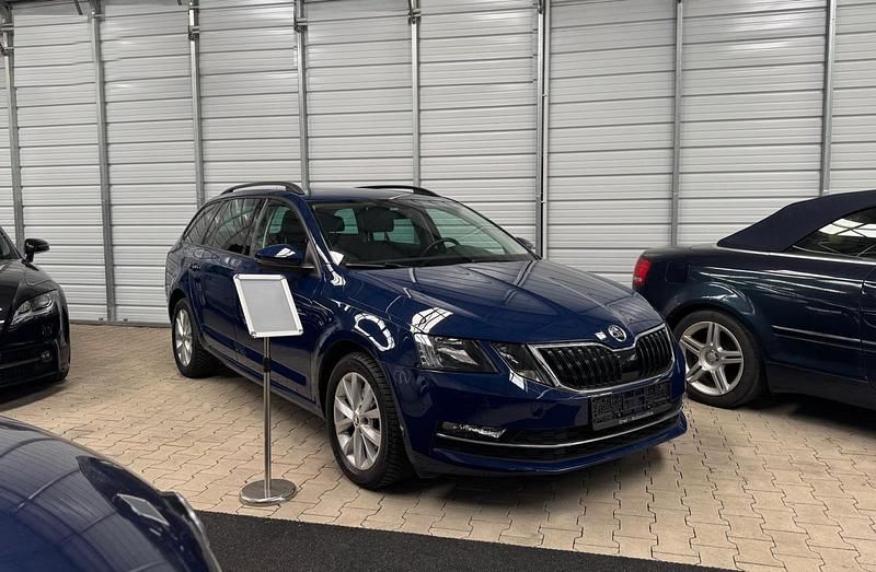 Blau Gebraucht 2019 Skoda Octavia Elegance Kombi | 13.800 € (Guter Preis) - Bild 1/4