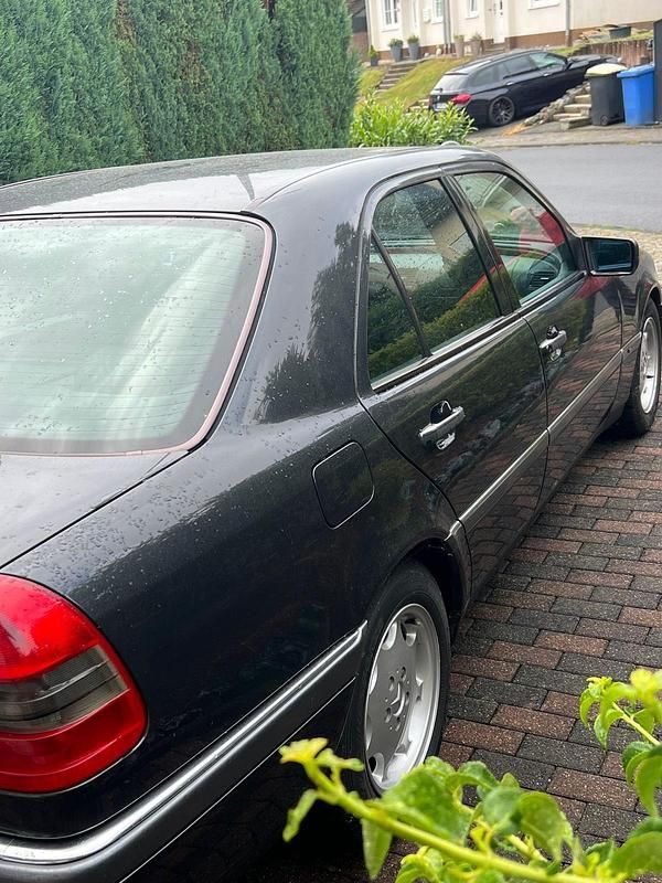 Gebraucht Mercedes C220 150 PS (110 kW) 1995 Schwarz Limousine