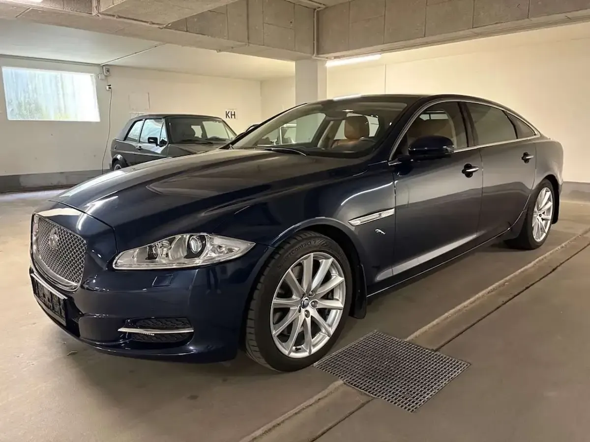 Gebraucht Jaguar XJ Portfolio 340 PS (250 kW) 2013 Indigo blue Limousine