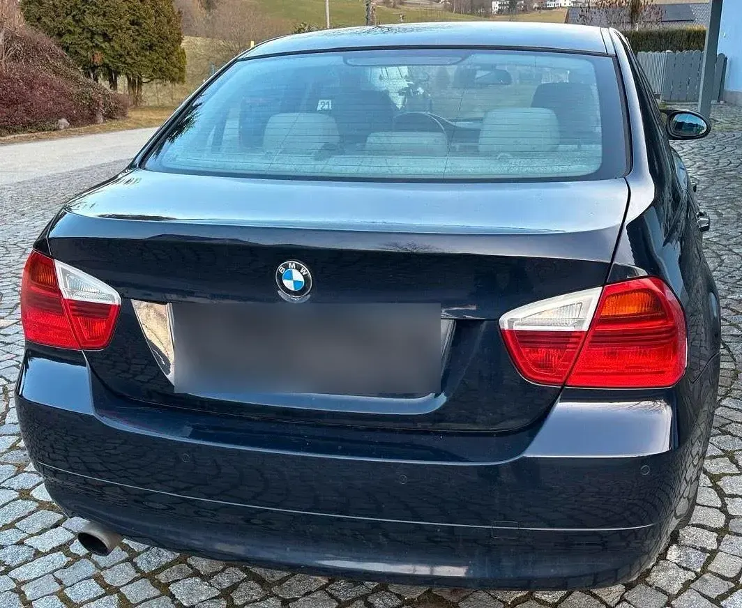 Gebraucht BMW 318 129 PS (94 kW) 2007 Blau Limousine