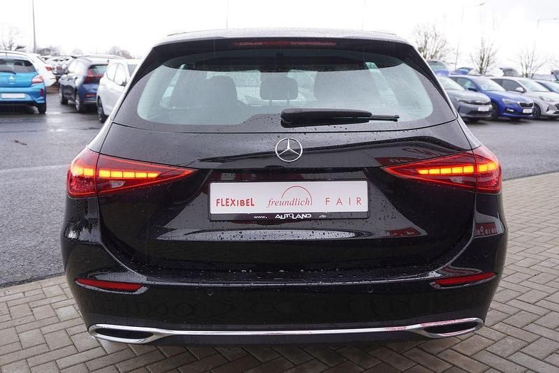 Gebraucht Mercedes C200 Avantgarde 184 PS (135 kW) 2022 Schwarz Limousine