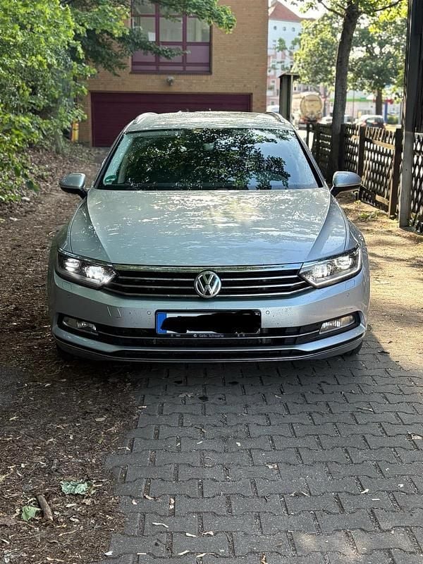 Silber Gebraucht 2016 VW Passat Kombi | 11.999 € (Guter Preis) - Bild 1/4